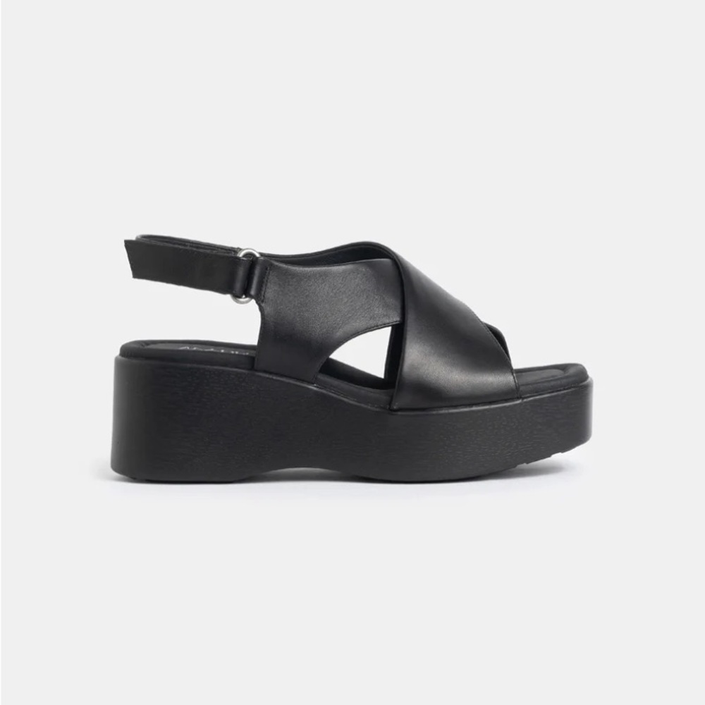 WYDR Studios Bianca Wedge Black Leather Sandals‎ NIB Size 7